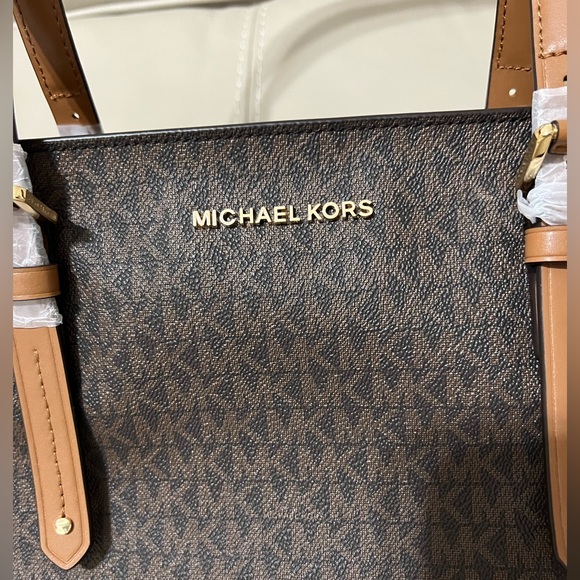 Michael Kors Aria Large Brown Acorn Signature Tote Shoulder Handbag  NWT - Picture 2 of 14